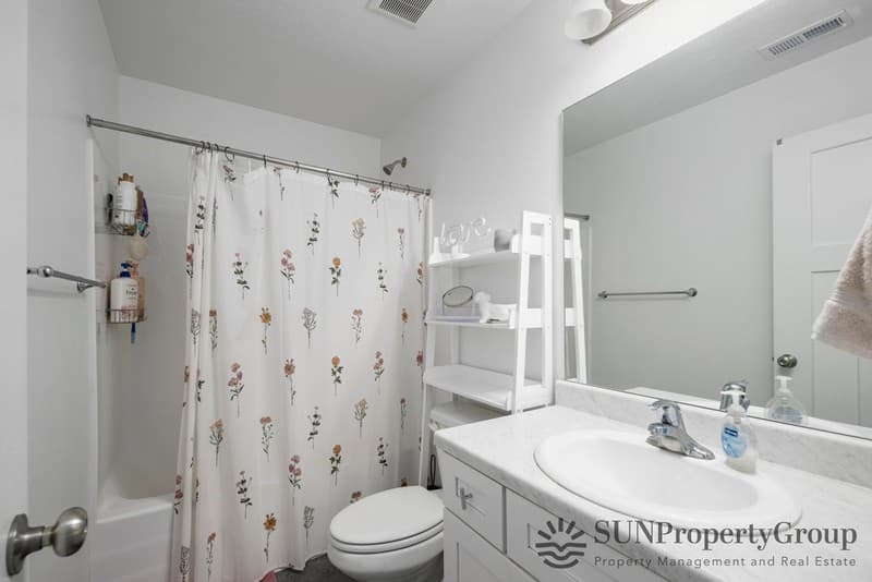 Vineyard Single Room: 288 W 730 N