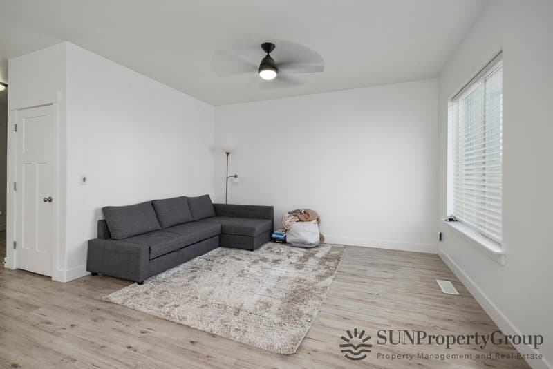Vineyard Single Room: 288 W 730 N