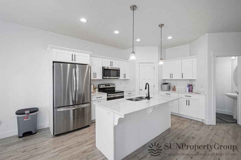 Vineyard Single Room: 288 W 730 N