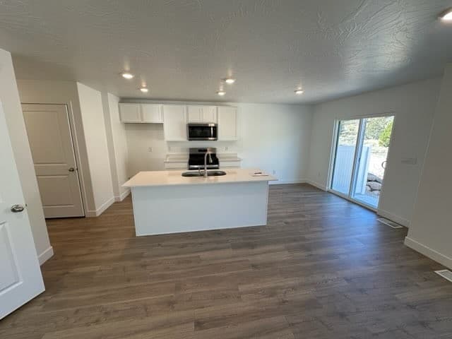 Cedar City Townhome: 604 S Rockwell Ln