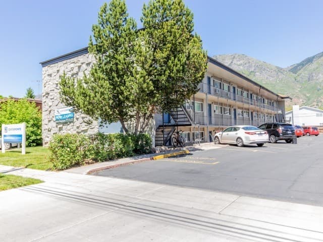 Provo Apartment: 562 N 200 E