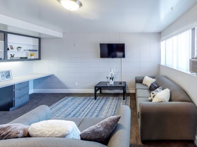 Provo Apartment: 562 N 200 E