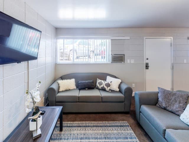 Provo Apartment: 562 N 200 E