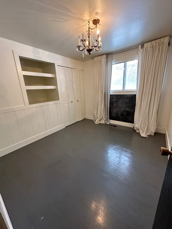 Alpine House: 1000 E Oak Hill Dr