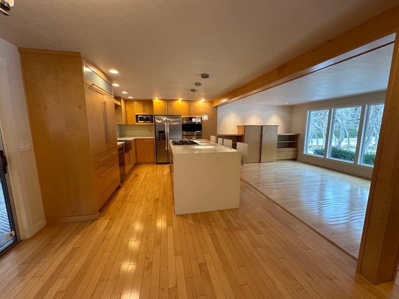 Alpine House: 1000 E Oak Hill Dr