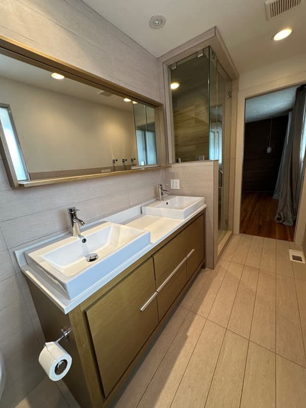 Alpine House: 1000 E Oak Hill Dr