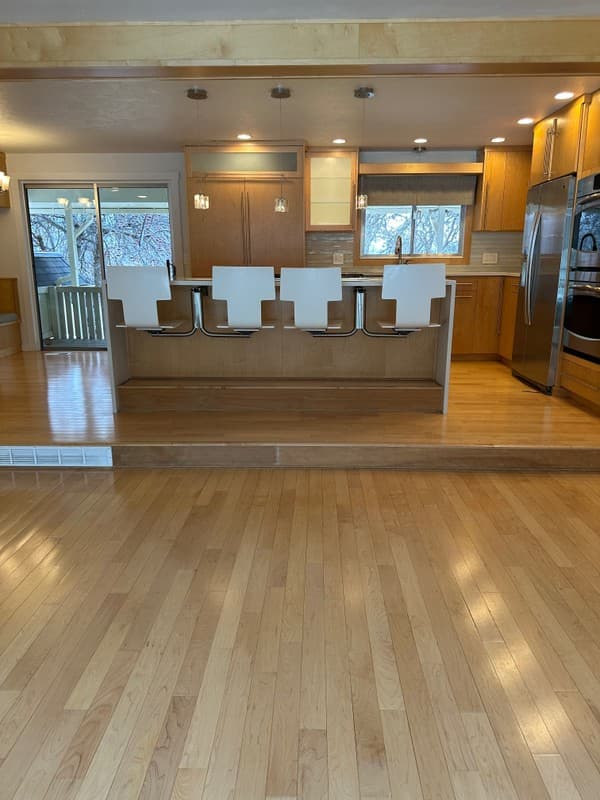 Alpine House: 1000 E Oak Hill Dr