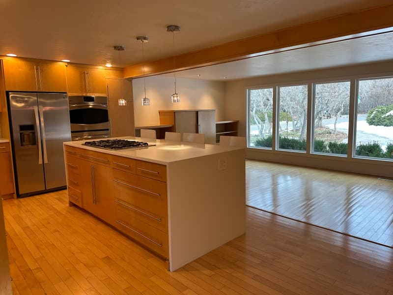 Alpine House: 1000 E Oak Hill Dr