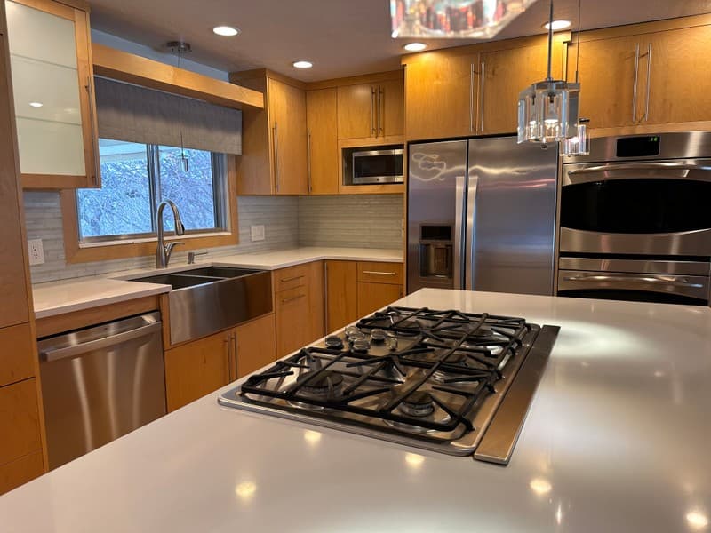 Alpine House: 1000 E Oak Hill Dr