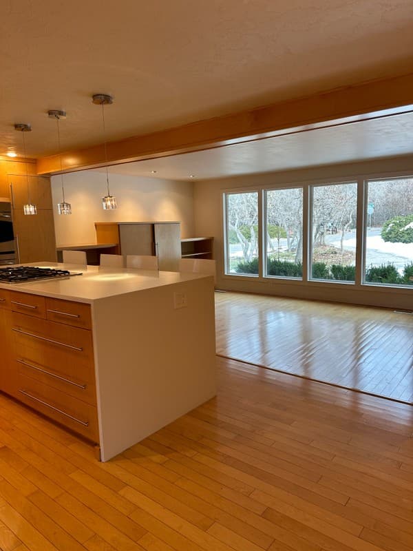 Alpine House: 1000 E Oak Hill Dr
