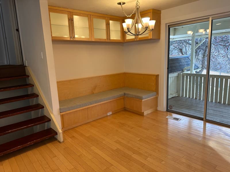 Alpine House: 1000 E Oak Hill Dr