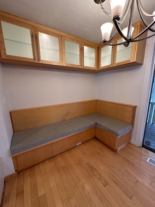 Alpine House: 1000 E Oak Hill Dr