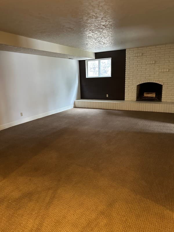 Alpine House: 1000 E Oak Hill Dr