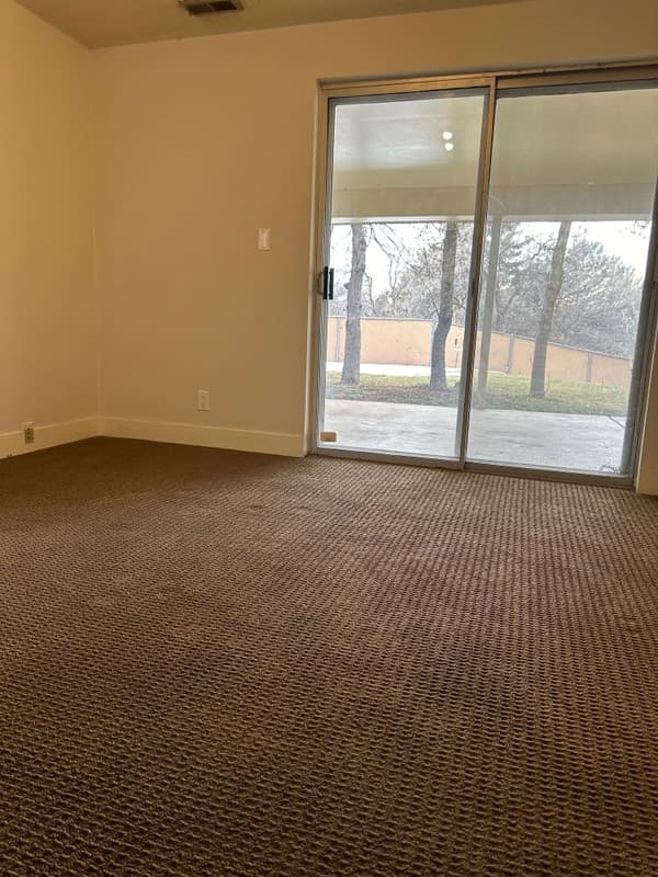 Alpine House: 1000 E Oak Hill Dr