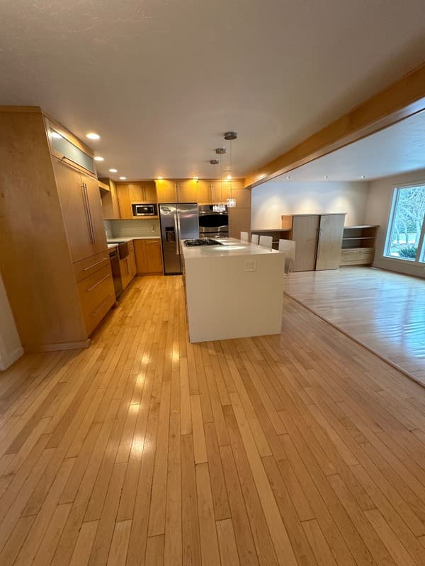 Alpine House: 1000 E Oak Hill Dr