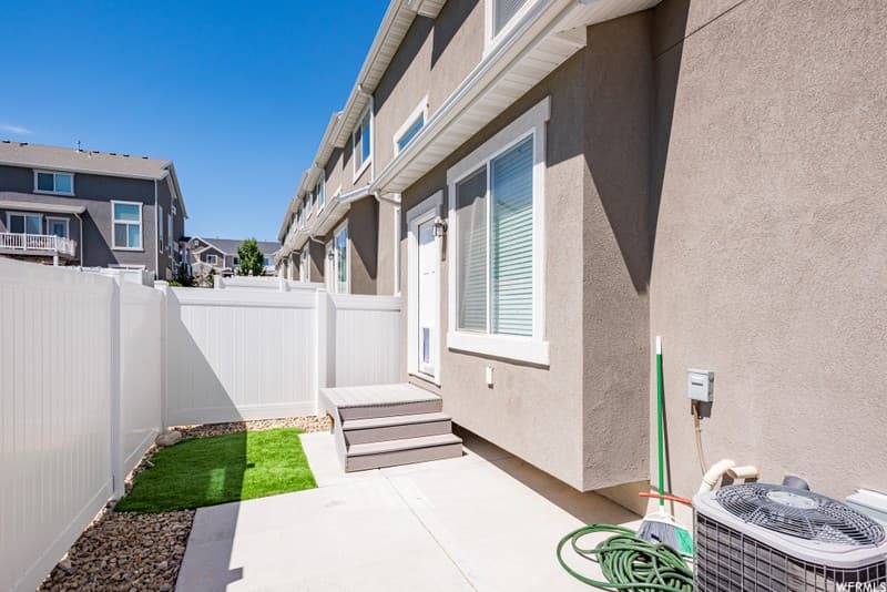 Herriman Townhome: 4493 W Lone Shadow Ln