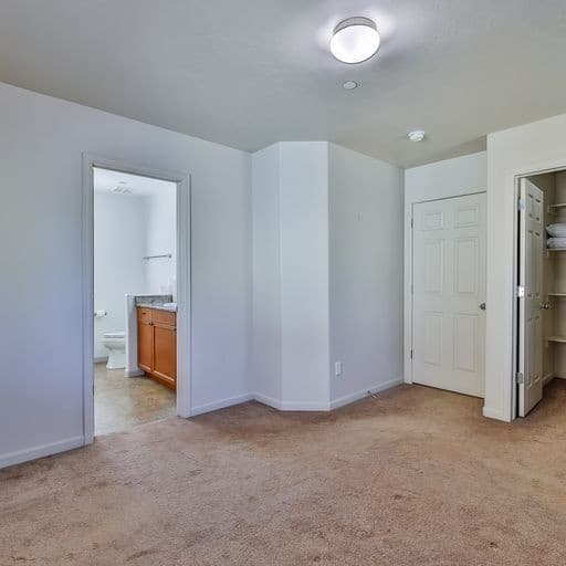 Draper House: 1803 E Walnut Grove Dr