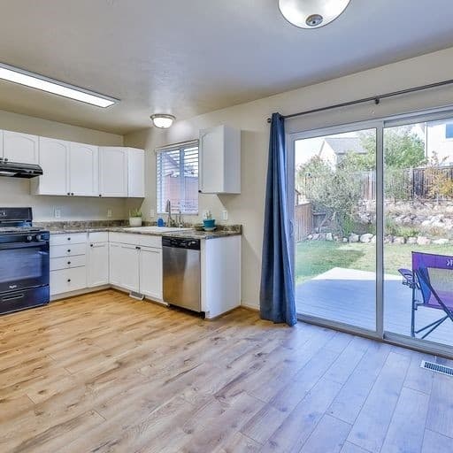 Draper House: 1803 E Walnut Grove Dr
