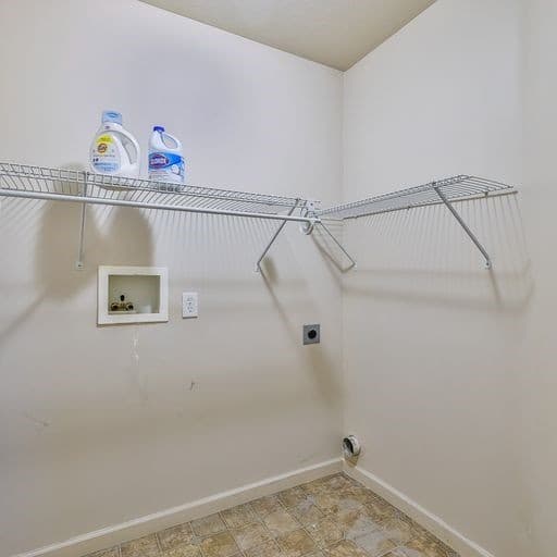 Draper House: 1803 E Walnut Grove Dr