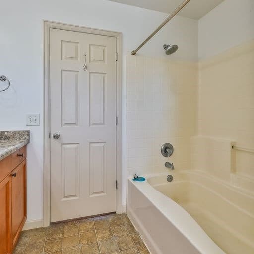 Draper House: 1803 E Walnut Grove Dr