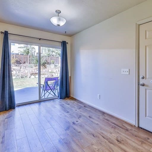Draper House: 1803 E Walnut Grove Dr