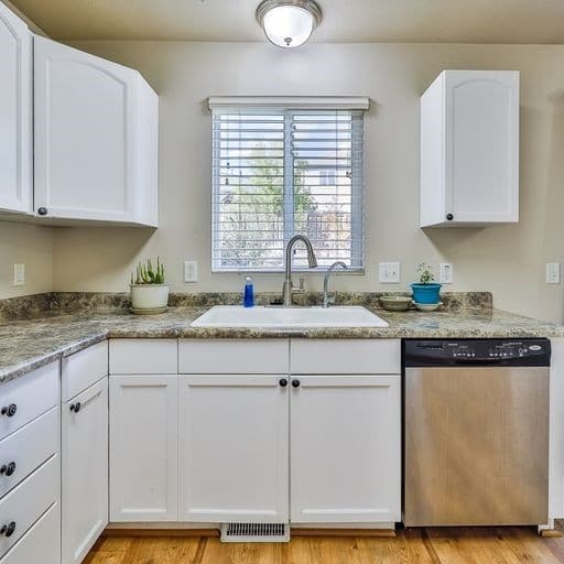 Draper House: 1803 E Walnut Grove Dr