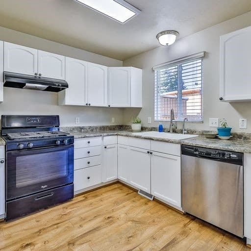 Draper House: 1803 E Walnut Grove Dr
