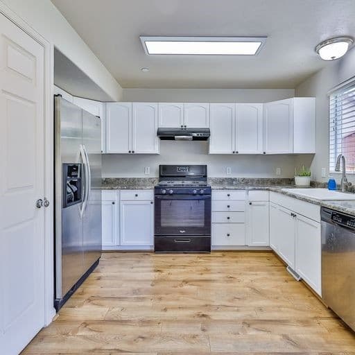 Draper House: 1803 E Walnut Grove Dr