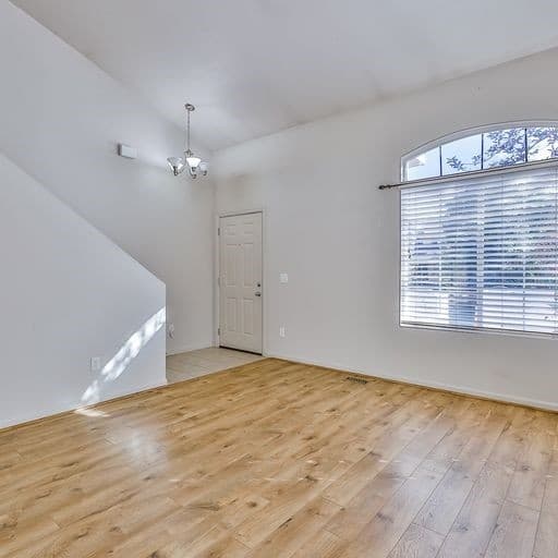 Draper House: 1803 E Walnut Grove Dr