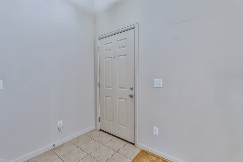 Draper House: 1803 E Walnut Grove Dr