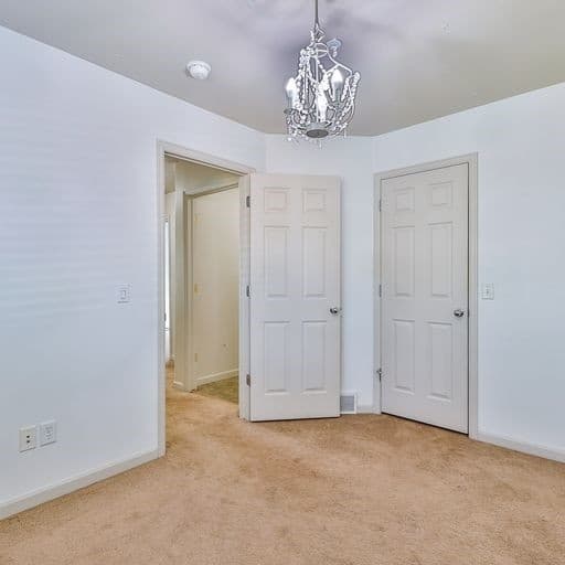 Draper House: 1803 E Walnut Grove Dr