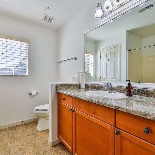 Draper House: 1803 E Walnut Grove Dr
