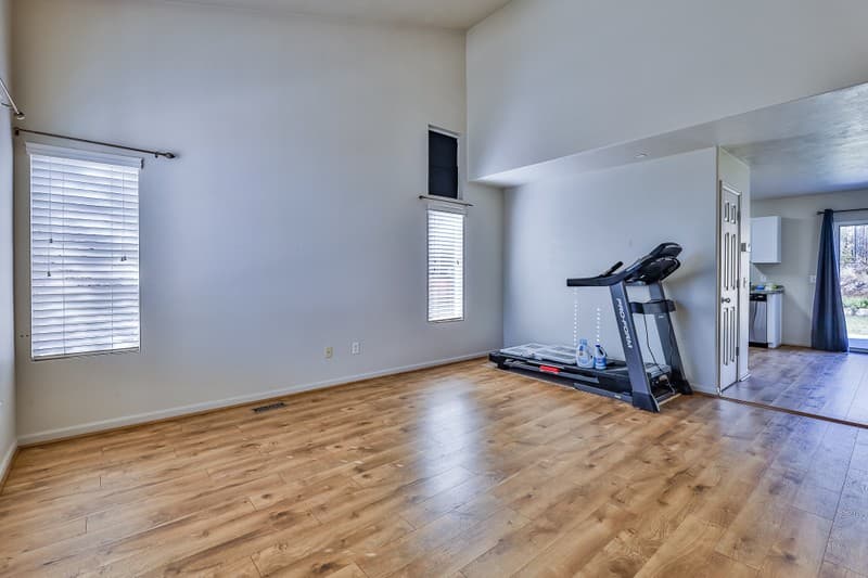 Draper House: 1803 E Walnut Grove Dr