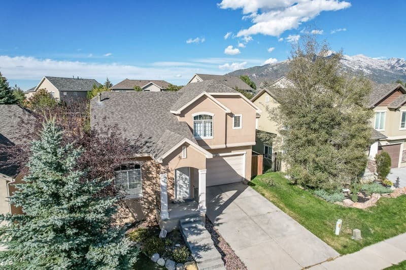 Draper House: 1803 E Walnut Grove Dr