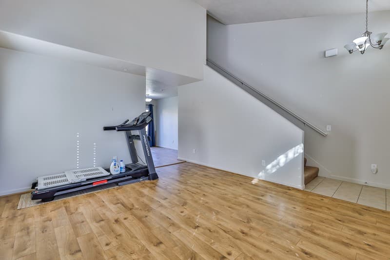 Draper House: 1803 E Walnut Grove Dr