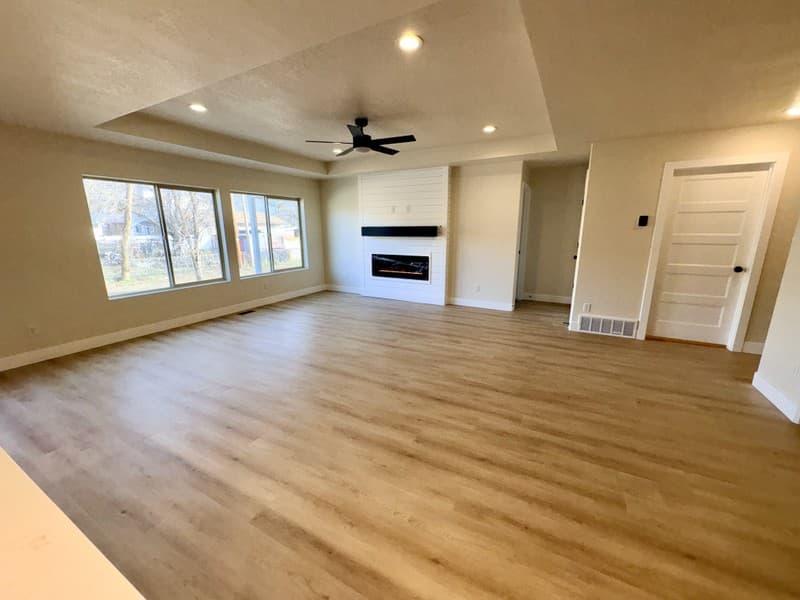Kaysville House: 87 S 400 W