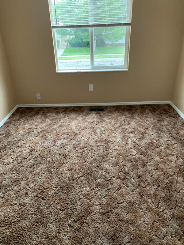 Sandy House: 798 E Scirlein Dr