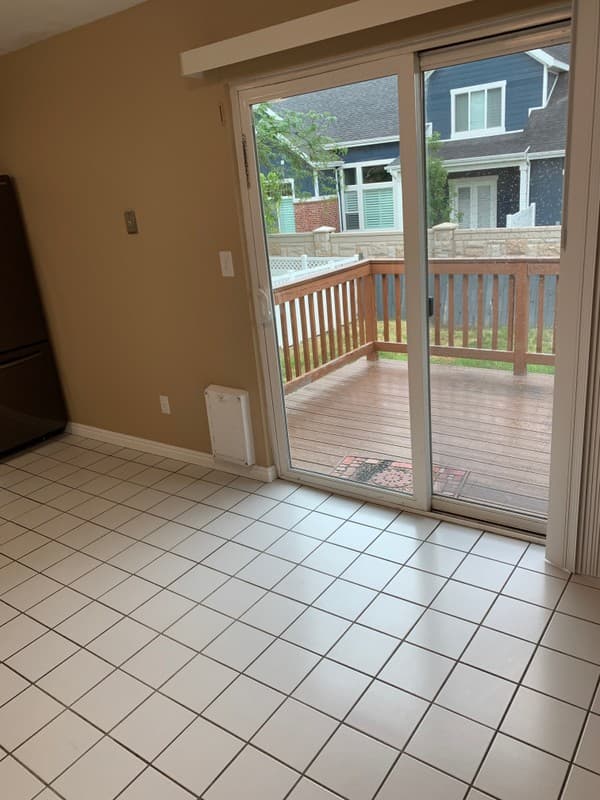 Sandy House: 798 E Scirlein Dr