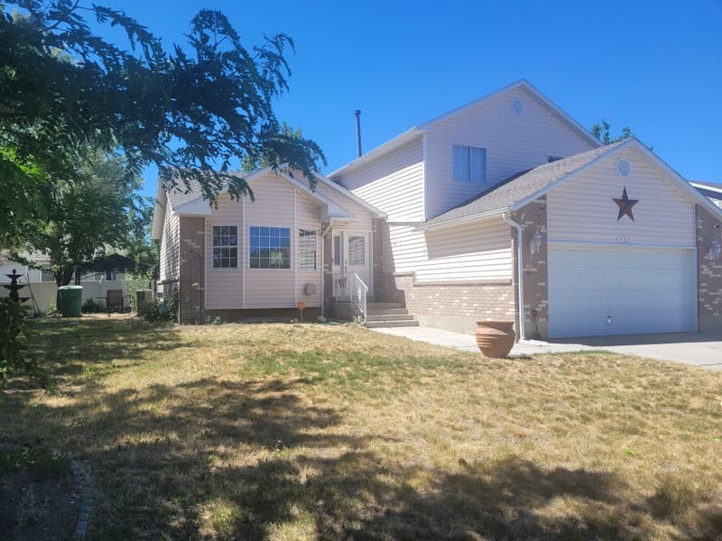 West Jordan House: 4737 W 8450 S