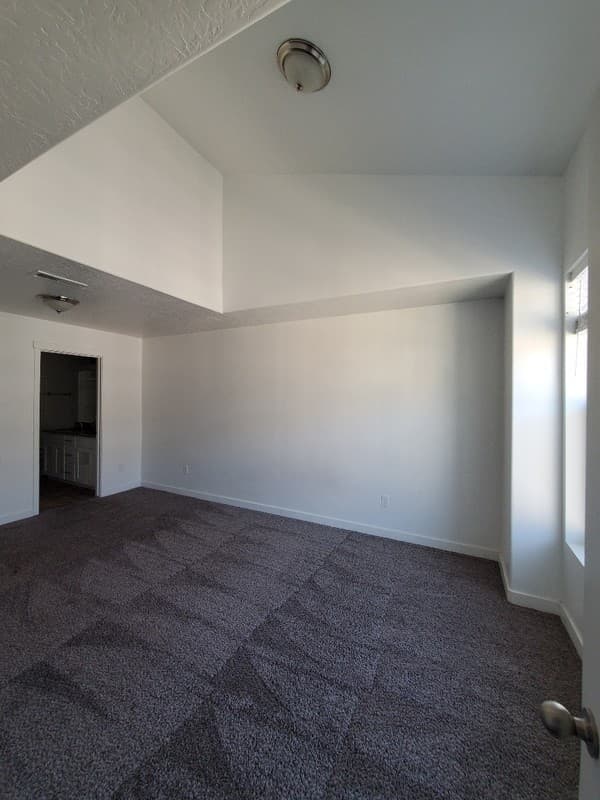 Vineyard Single Room: 685 E 330 N