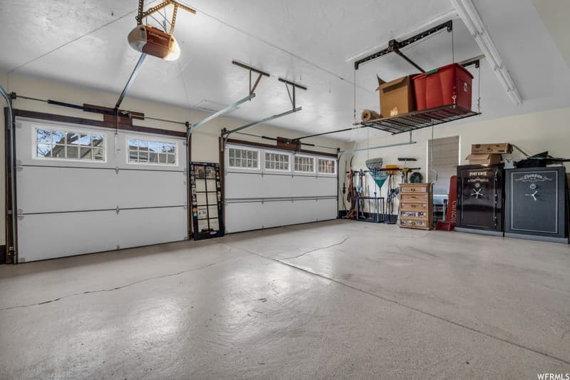 Sandy House: 2352 E Royal Ln