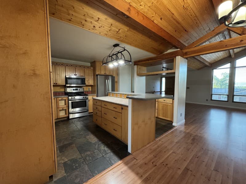 Sandy House: 2176 E Aspenwood Way
