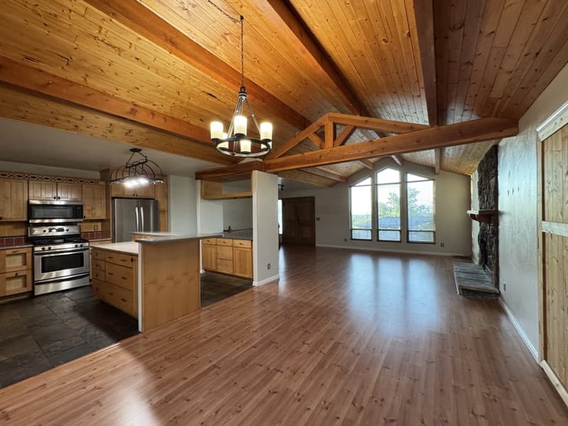 Sandy House: 2176 E Aspenwood Way