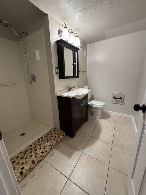Sandy House: 2176 E Aspenwood Way