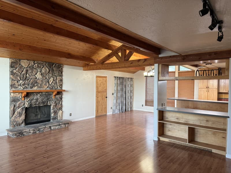 Sandy House: 2176 E Aspenwood Way