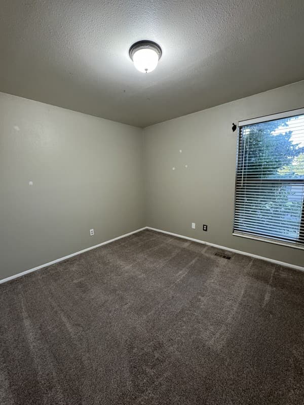 Sandy House: 2176 E Aspenwood Way