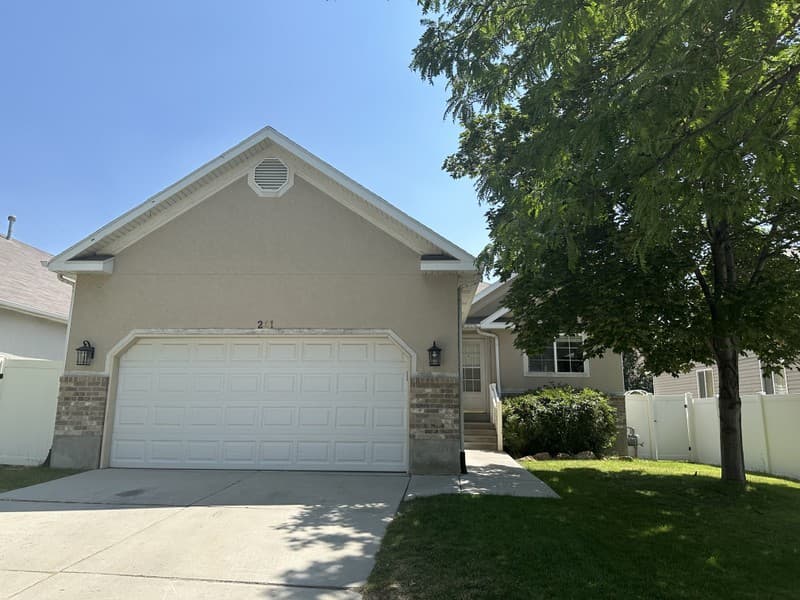 Draper House: 241 W Beverlee Ann Dr