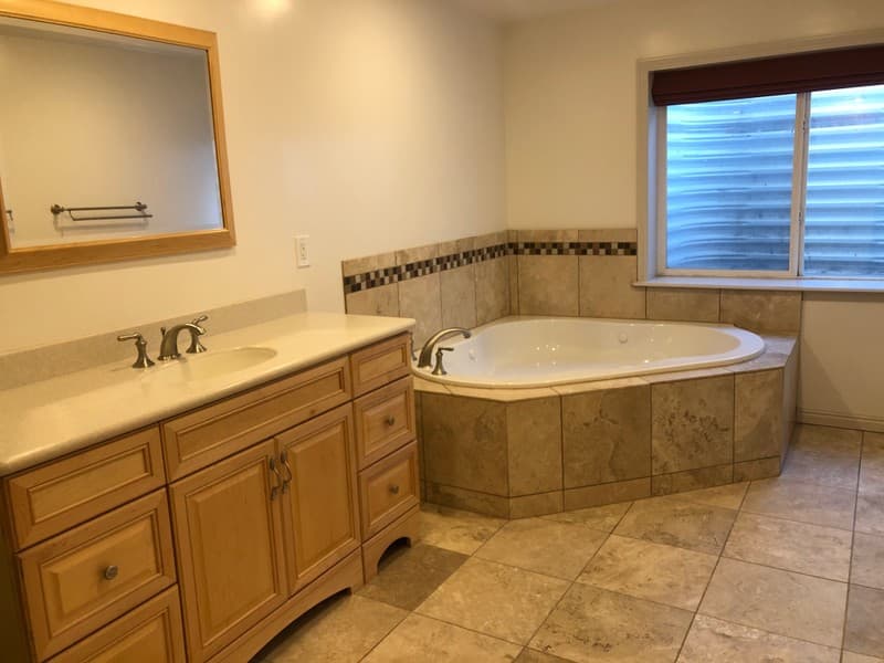 Draper House: 241 W Beverlee Ann Dr