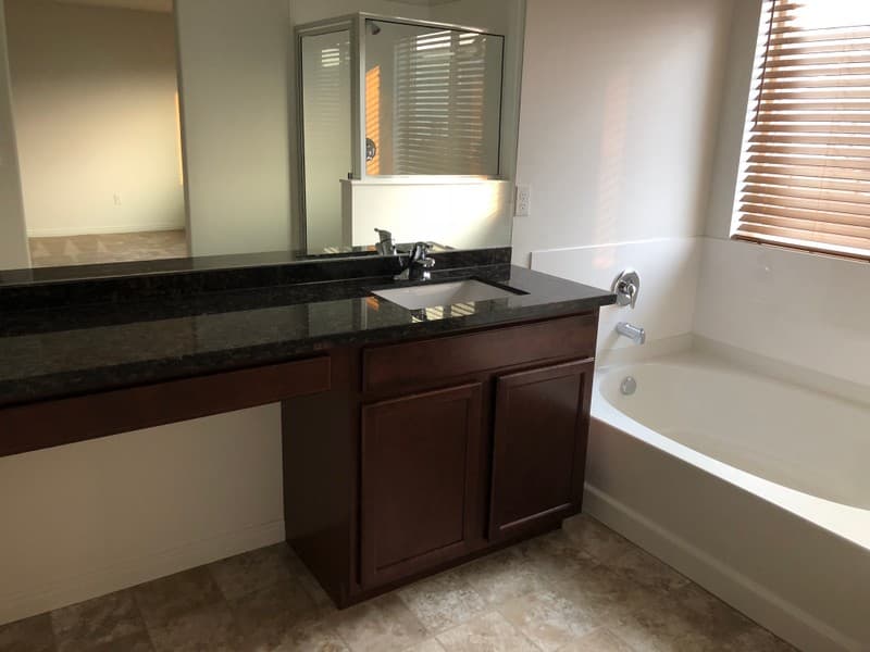 Vineyard House: 149 E 460 N