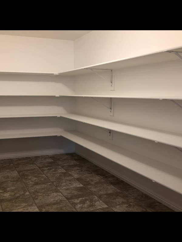 Vineyard House: 149 E 460 N